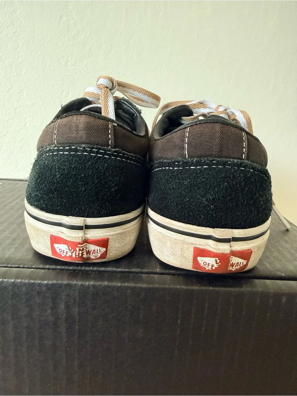 Vans Black and White Old Skool Low Top Sneakers W Size 6